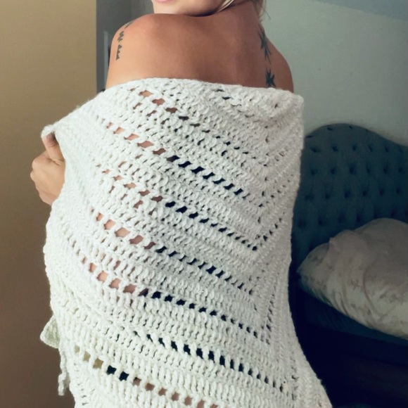 New,hand crochet, summer shawl - Picture 2 of 11
